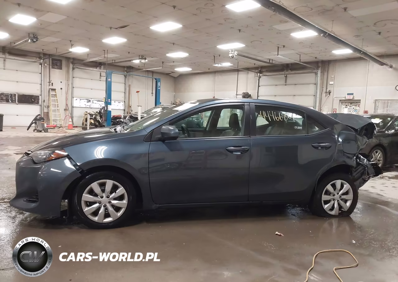 2017 Toyota Corolla Le VIN:2T1BURHE6HC882231 - 14