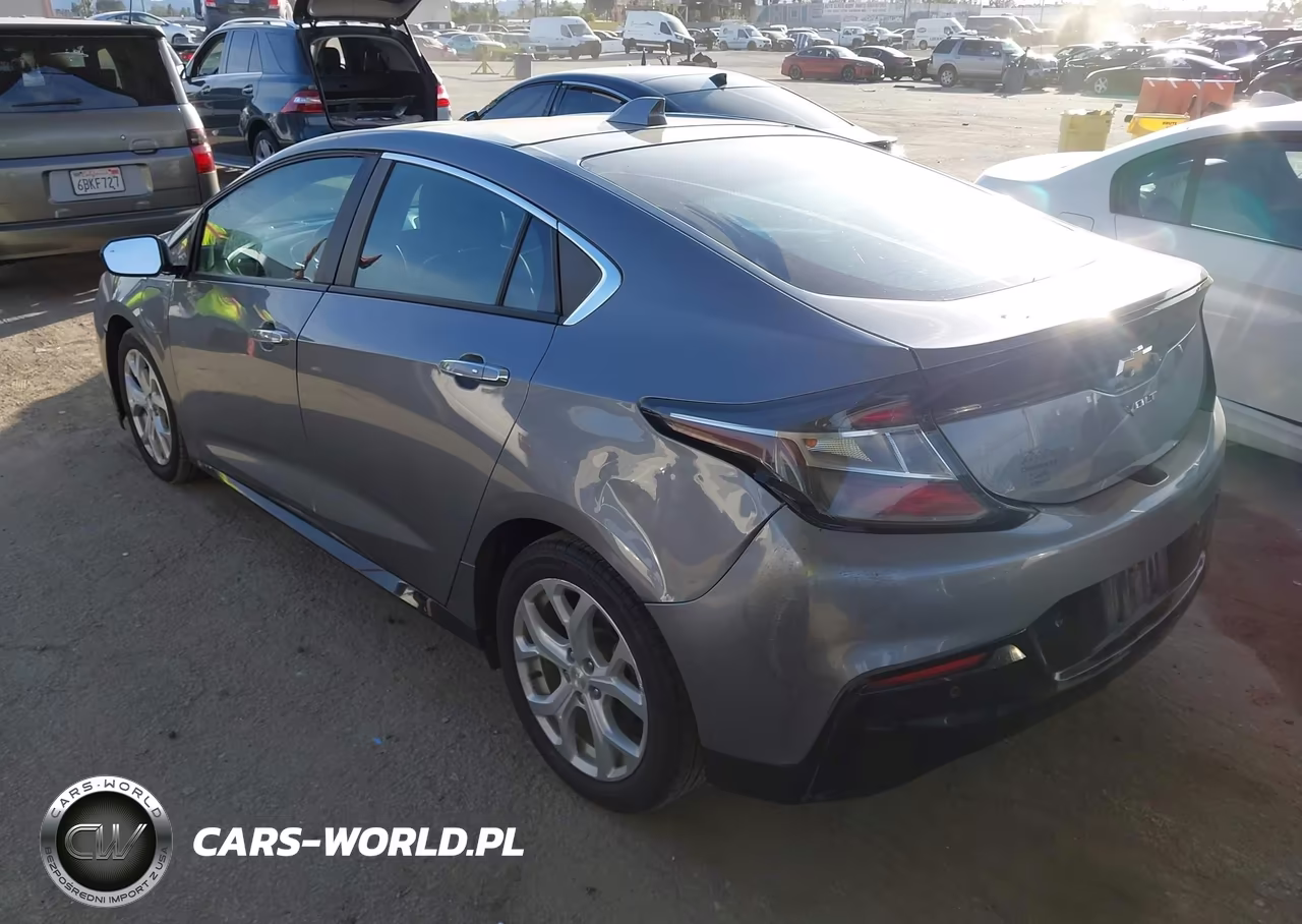 2018 Chevrolet Volt Premier VIN:1G1RB6S51JU145838 - 3