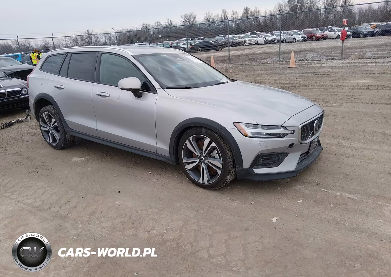 2025 Volvo V60 Cross Country Plus, B5 Awd Gas (Mild Hybrid)