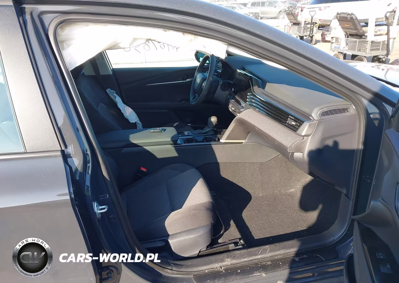 2025 Toyota Camry Le VIN:4T1DAACK6SU200938 - 5