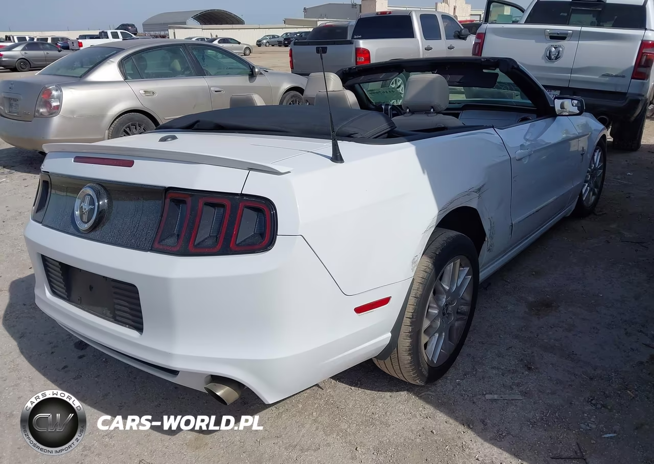 2014 Ford Mustang V6 Premium VIN:1ZVBP8EM9E5296349 - 4