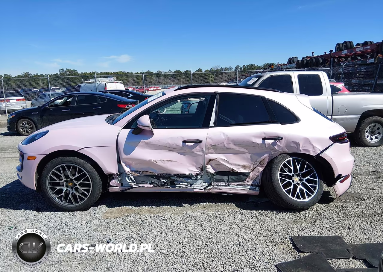 2018 Porsche Macan Sport Edition VIN:WP1AA2A51JLB16457 - 14