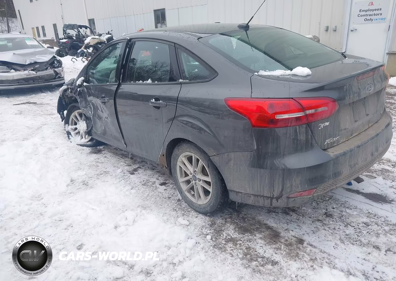 2017 Ford Focus Se VIN:1FADP3F22HL326423 - 3
