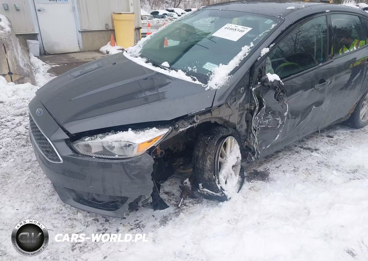 2017 Ford Focus Se VIN:1FADP3F22HL326423 - 6