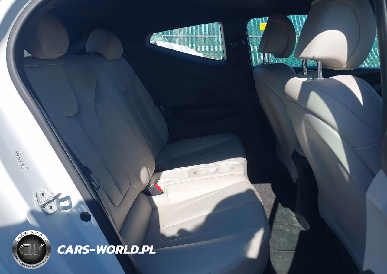 2020 Hyundai Veloster Turbo Ultimate VIN:KMHTH6AB1LU021201 - 8