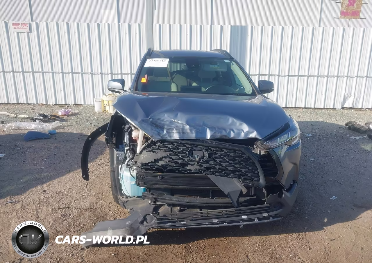 2022 Toyota Corolla Cross Le VIN:7MUCAAAG5NV034408 - 13