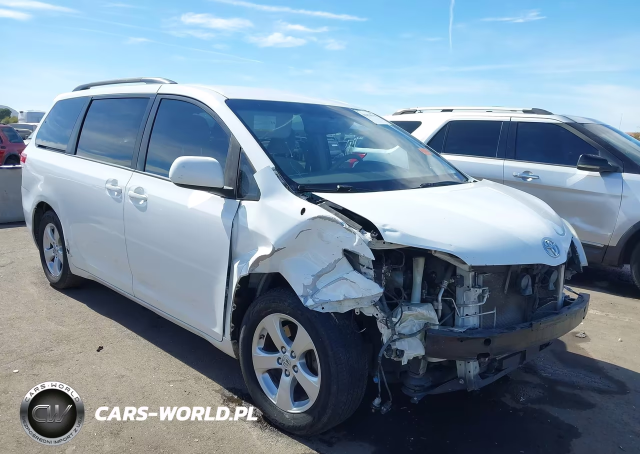 2014 Toyota Sienna Le V6 8 Passenger – zdjęcie 1 z 17