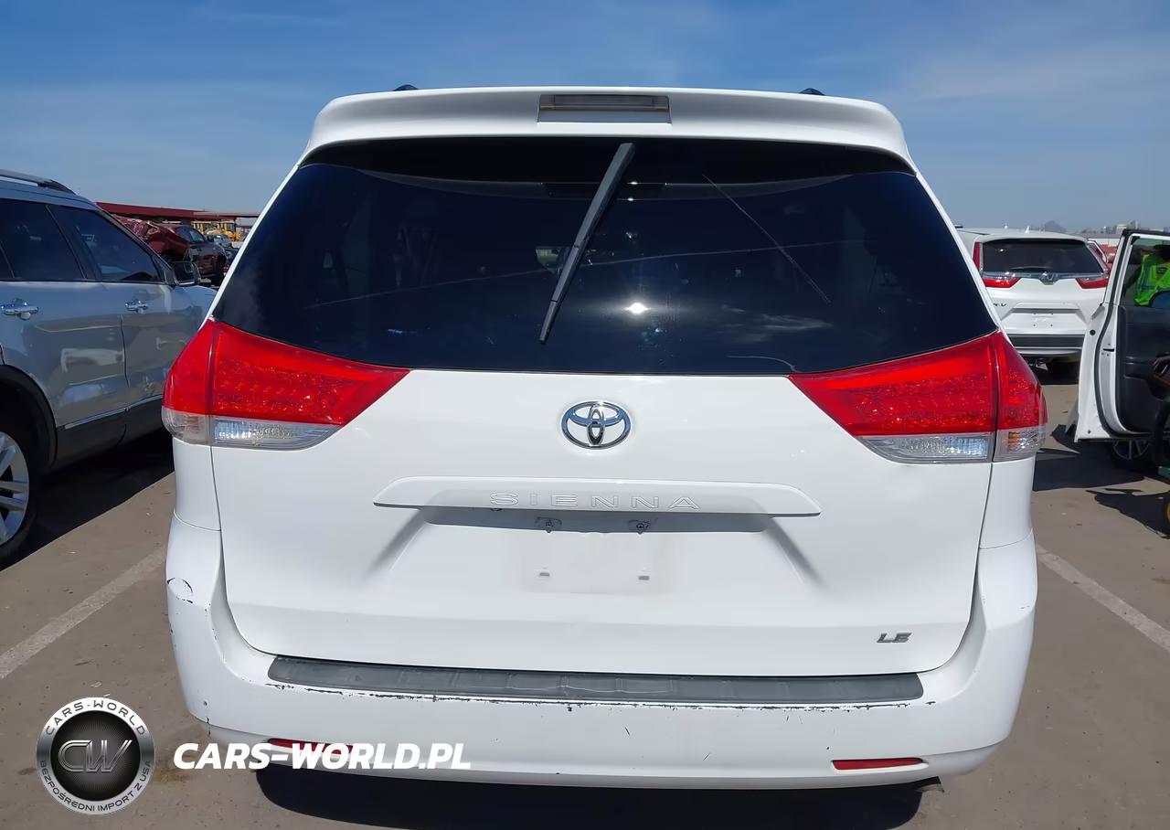 2014 Toyota Sienna Le V6 8 Passenger VIN:5TDKK3DC8ES519827 - 17