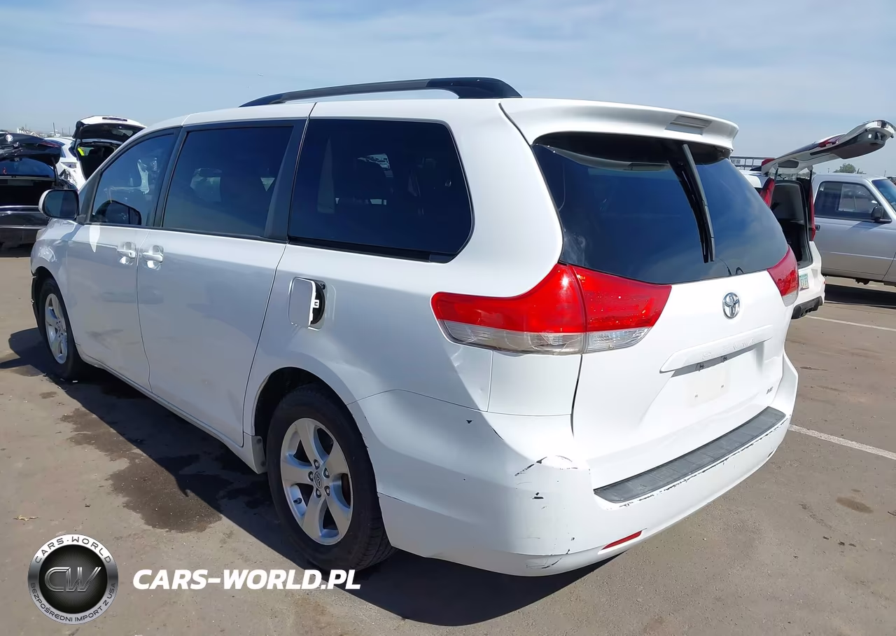 2014 Toyota Sienna Le V6 8 Passenger VIN:5TDKK3DC8ES519827 - 3