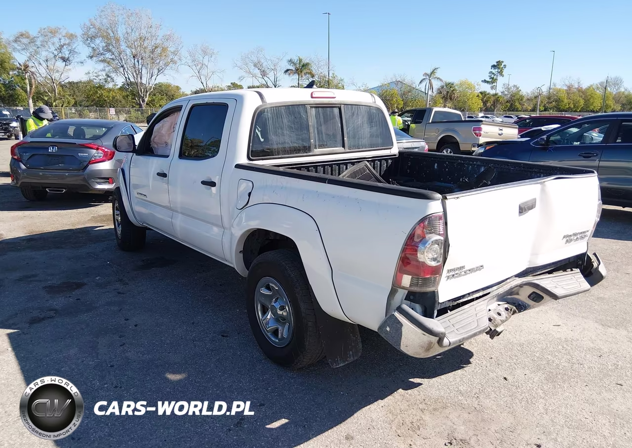 2015 Toyota Tacoma Prerunner V6 VIN:3TMJU4GN1FM180063 - 3