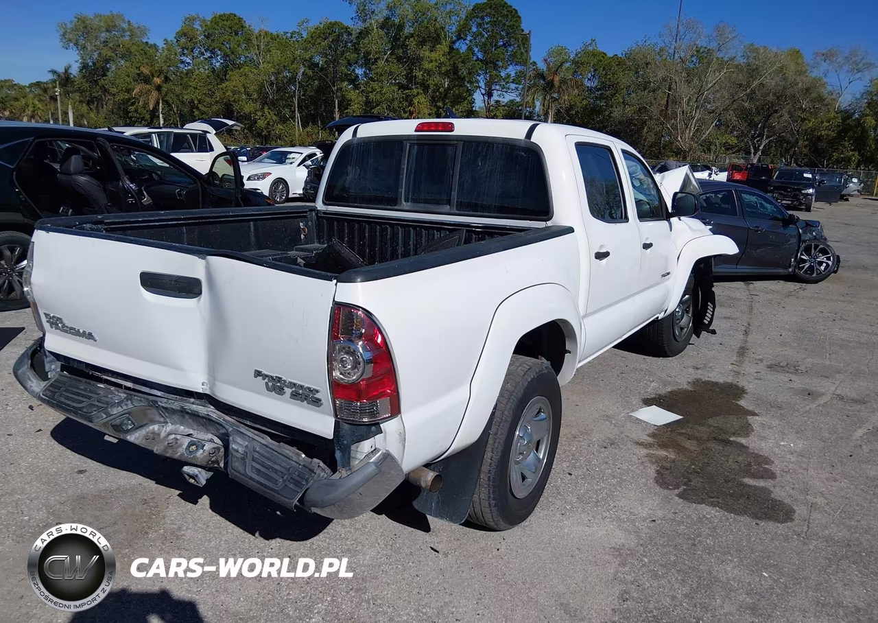 2015 Toyota Tacoma Prerunner V6 VIN:3TMJU4GN1FM180063 - 4