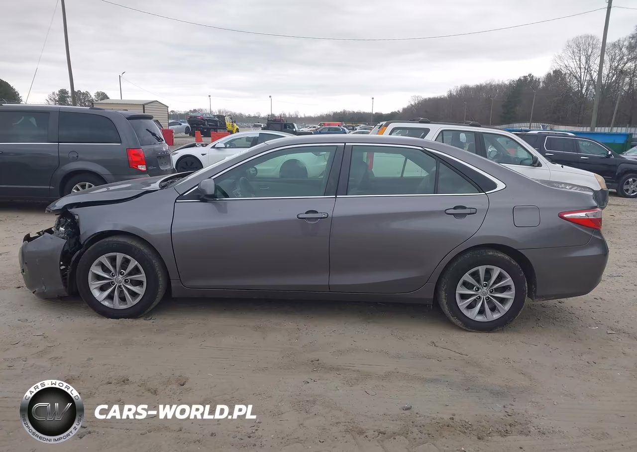 2016 Toyota Camry Le VIN:4T1BF1FK9GU516166 - 14