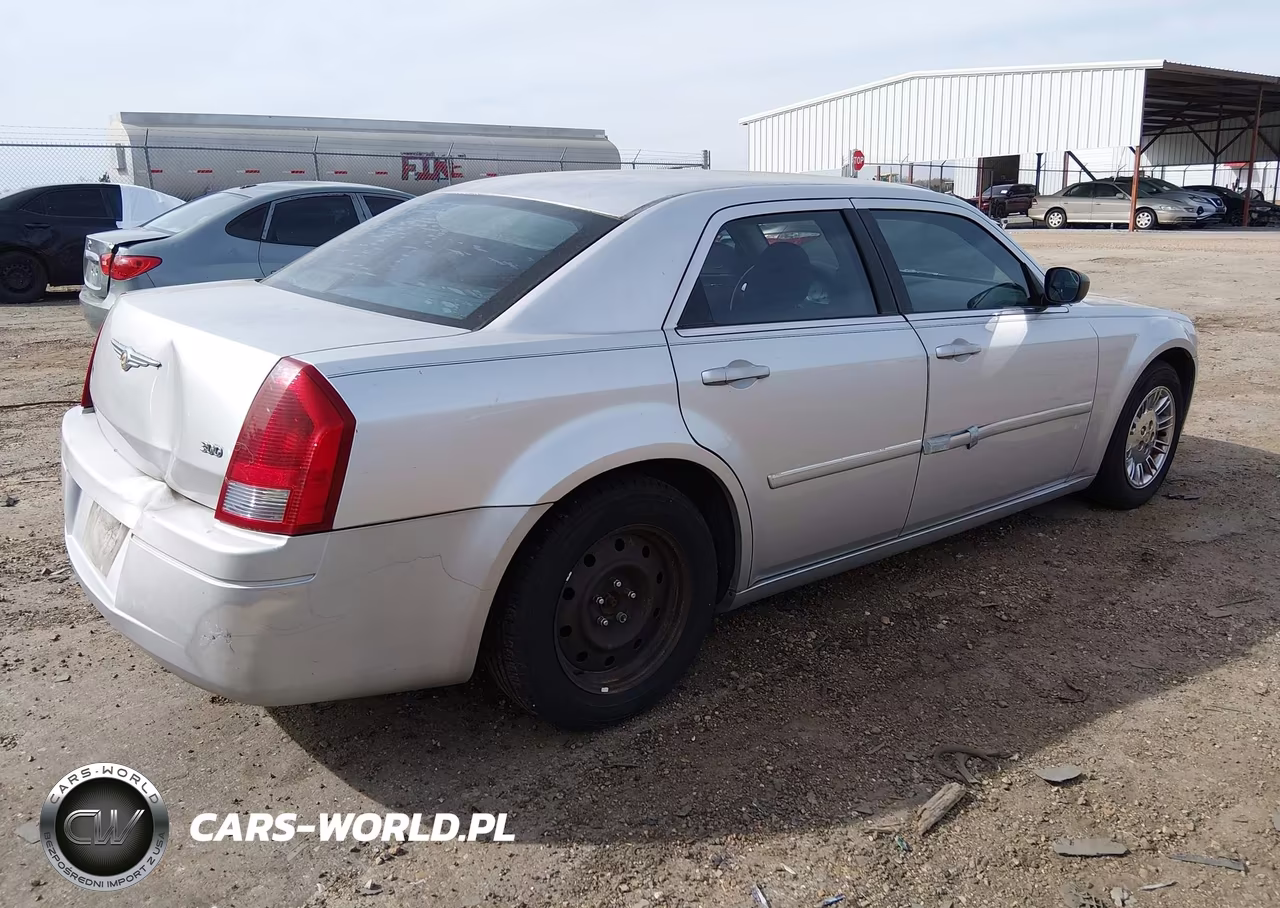 2007 Chrysler 300 VIN:2C3KA43R87H774000 - 4