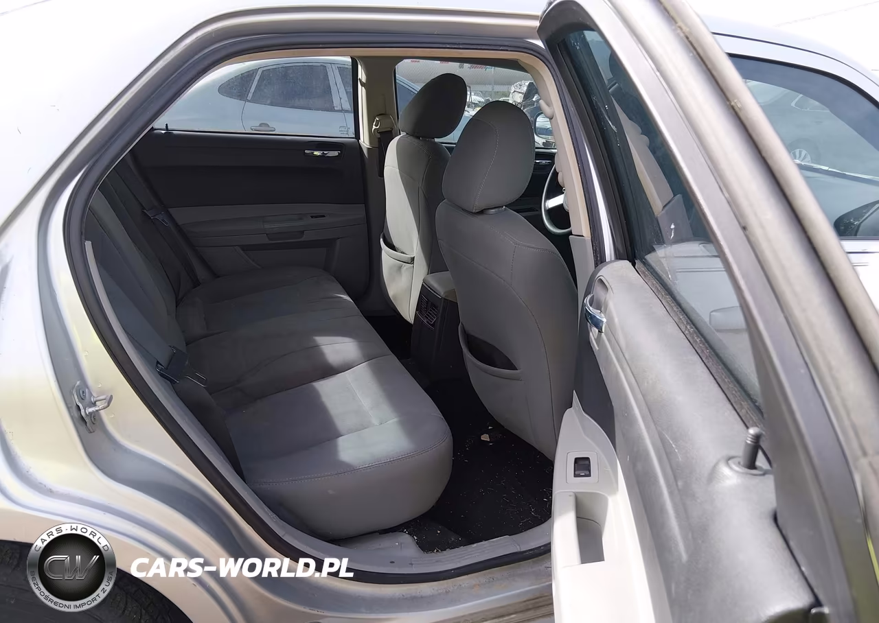 2007 Chrysler 300 VIN:2C3KA43R87H774000 - 8