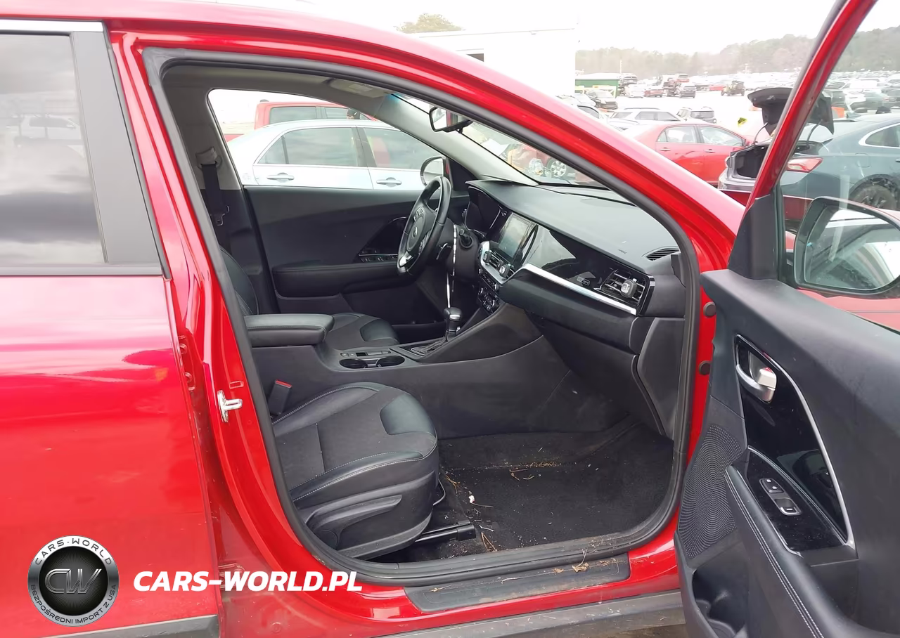 2020 Kia Niro Touring VIN:KNDCC3LC2L5424069 - 5