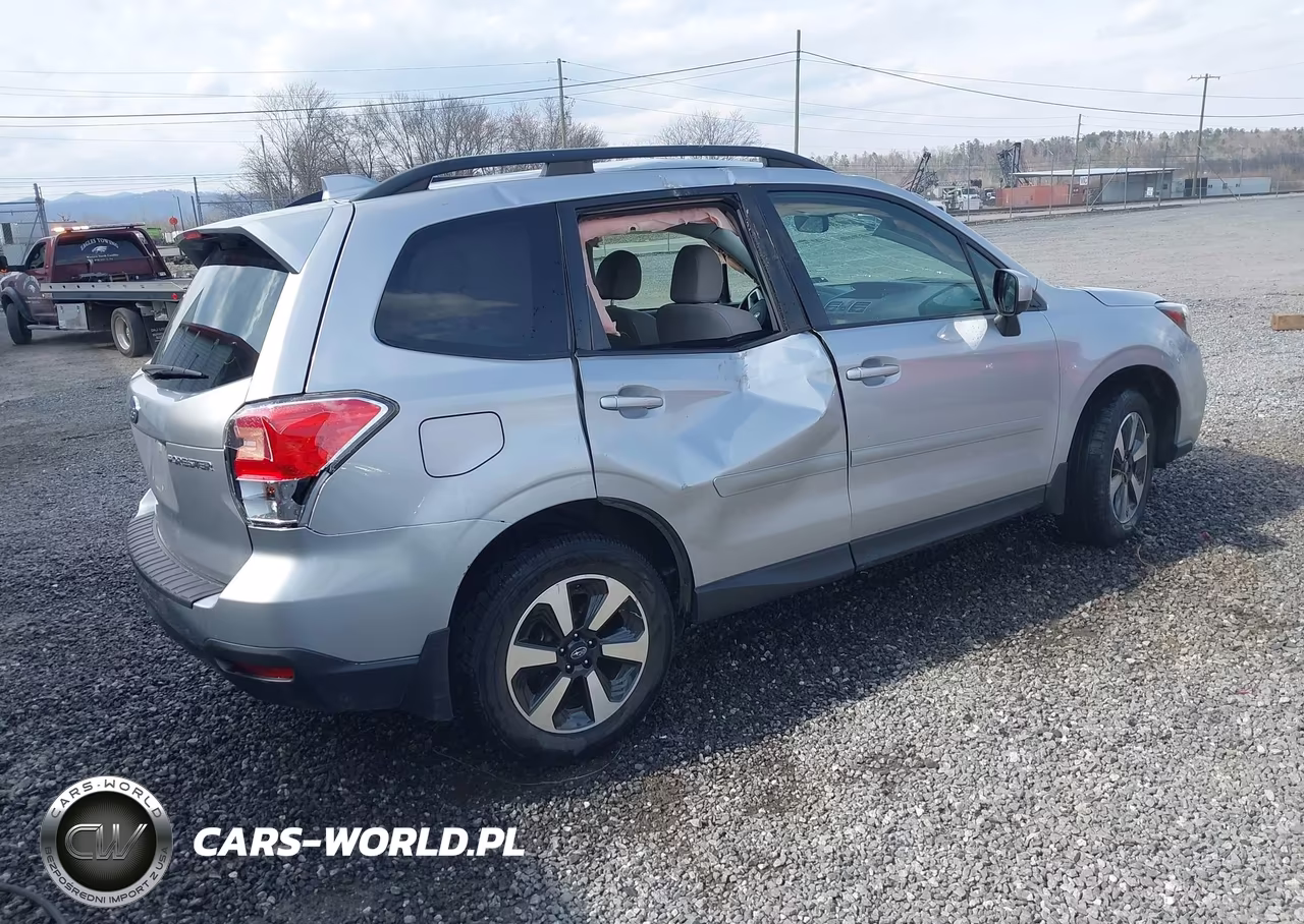 2018 Subaru Forester 2.5I Premium VIN:JF2SJAGC8JH591534 - 4