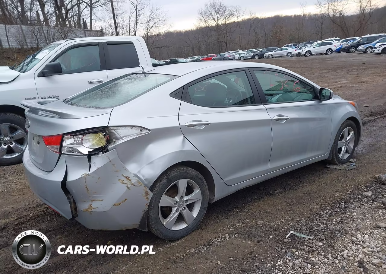 2013 Hyundai Elantra Gls VIN:5NPDH4AE1DH426042 - 4
