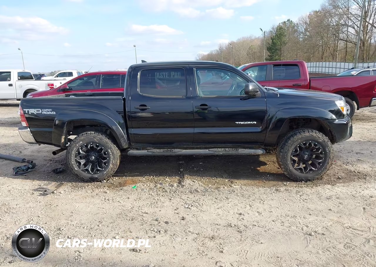 2015 Toyota Tacoma Base V6 VIN:5TFLU4EN2FX133856 - 14