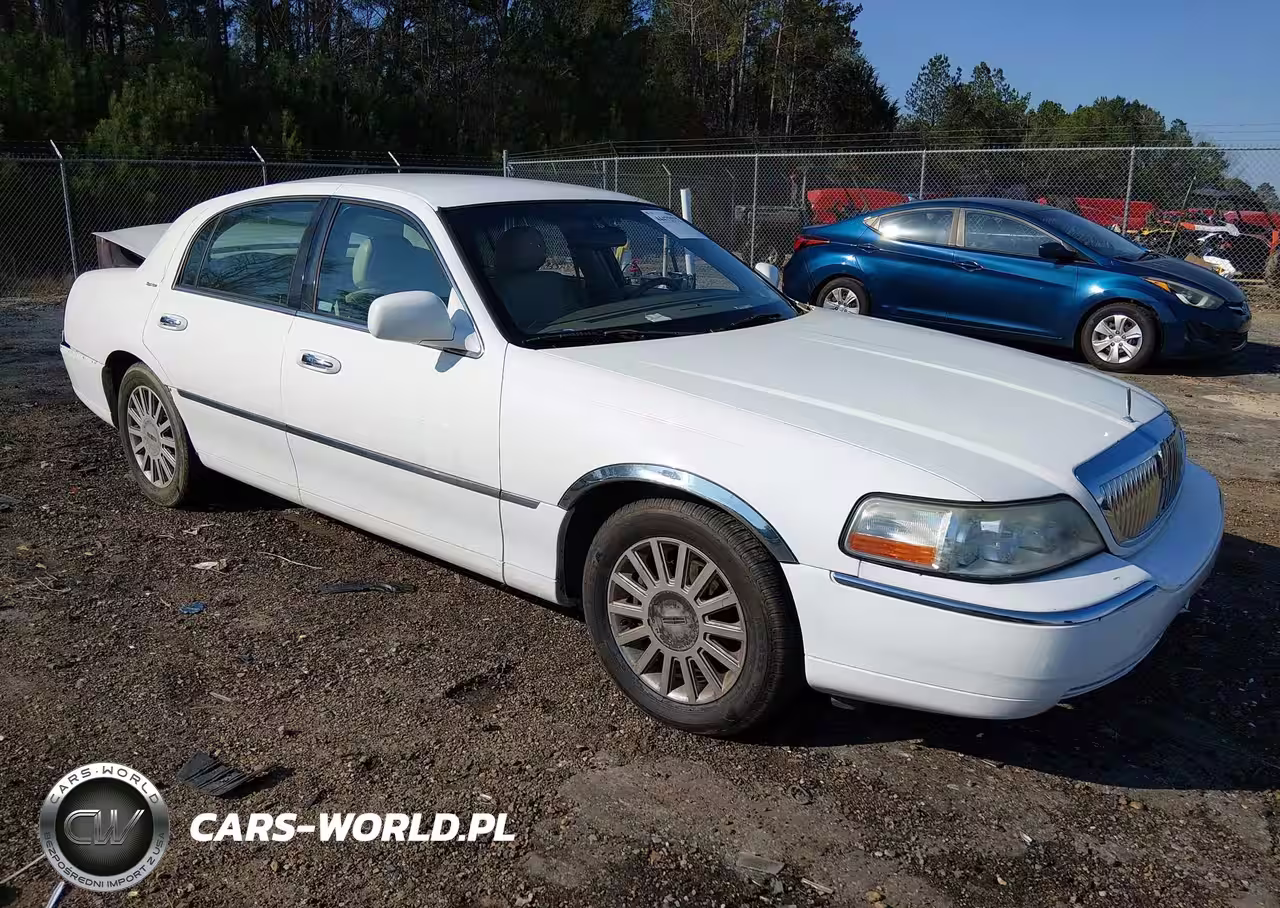 2005 Lincoln Town Car Signature