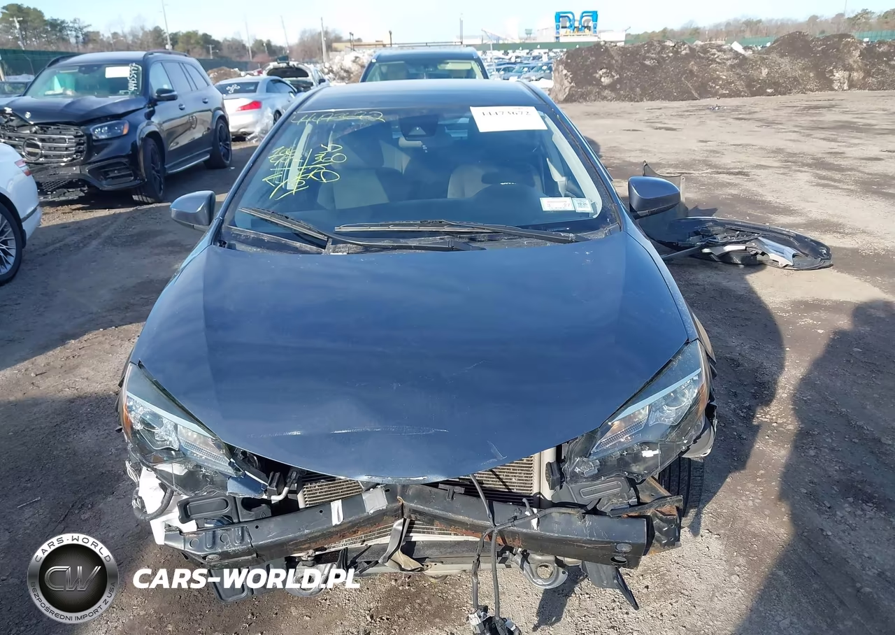 2018 Toyota Corolla Le VIN:2T1BURHE1JC992514 - 12