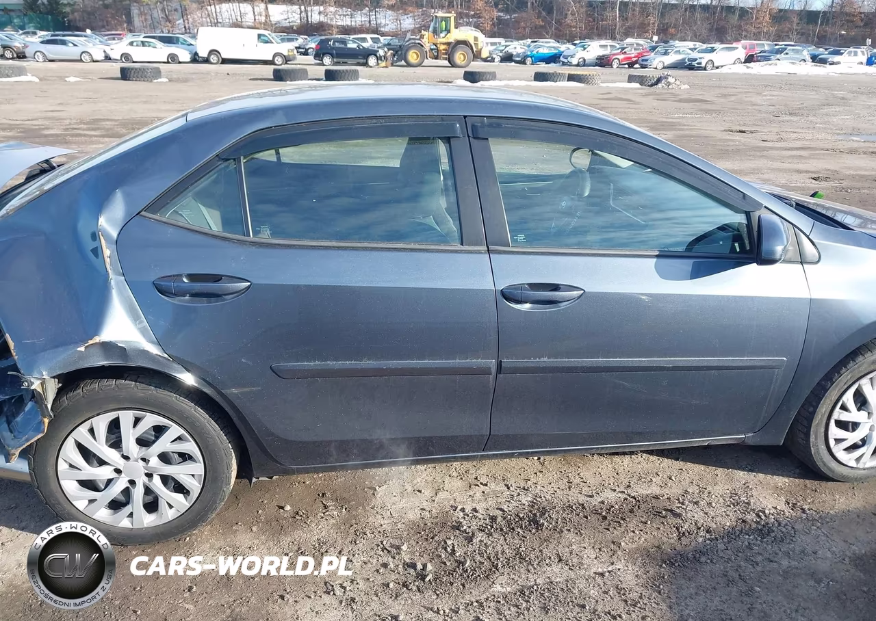 2018 Toyota Corolla Le VIN:2T1BURHE1JC992514 - 13