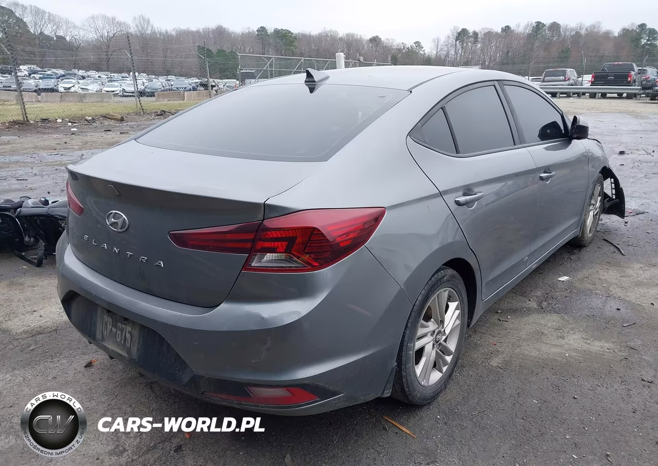 2019 Hyundai Elantra Sel VIN:5NPD84LF1KH476569 - 4