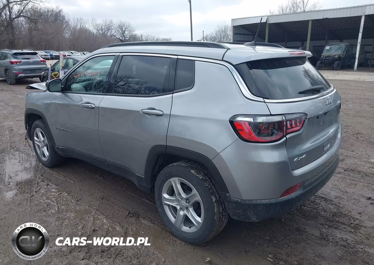 2024 Jeep Compass Latitude 4X4 VIN:3C4NJDBN3RT596689 - 3
