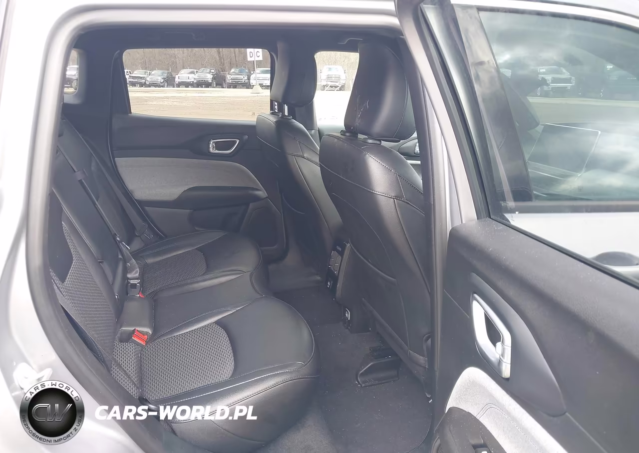 2024 Jeep Compass Latitude 4X4 VIN:3C4NJDBN3RT596689 - 8
