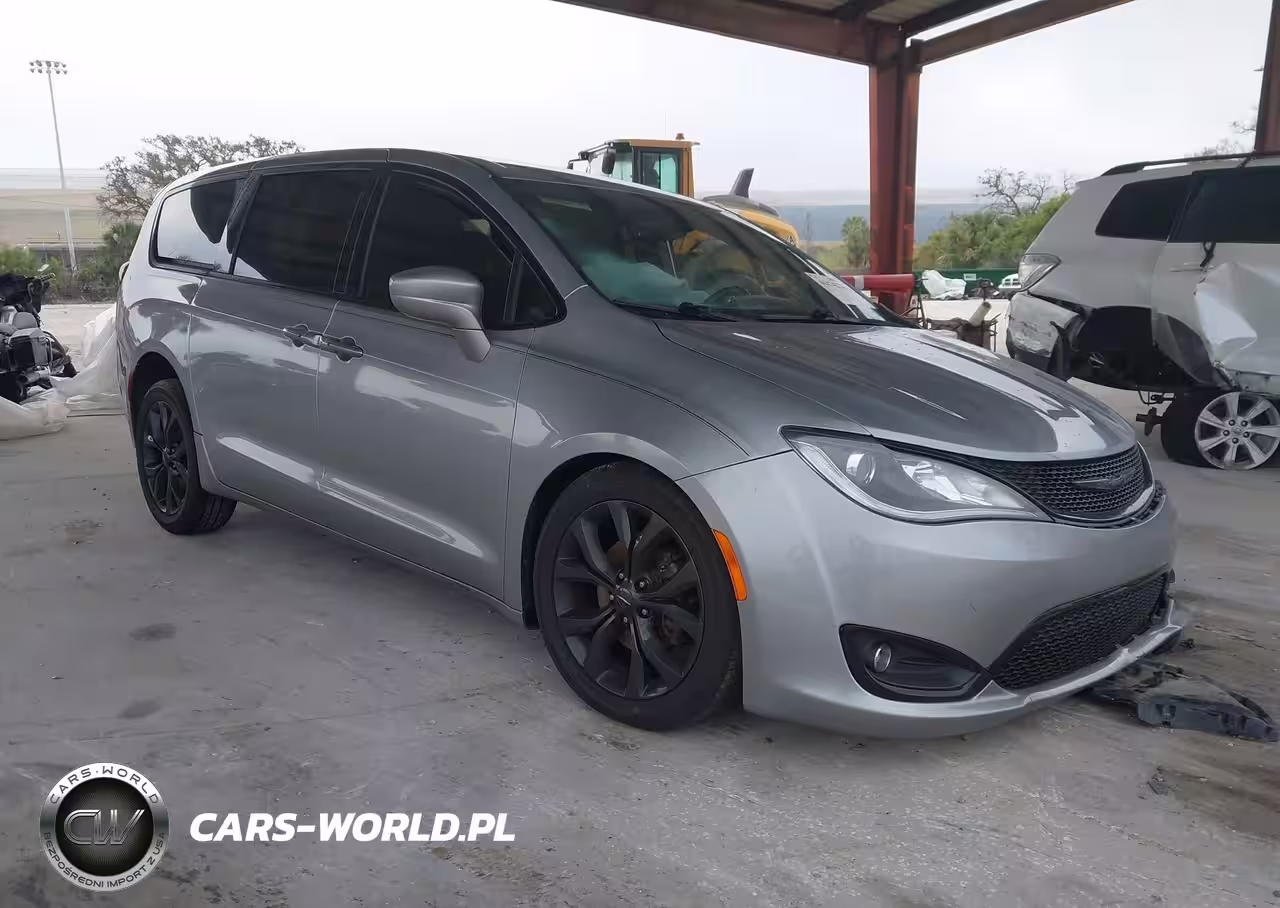 2020 Chrysler Pacifica Touring