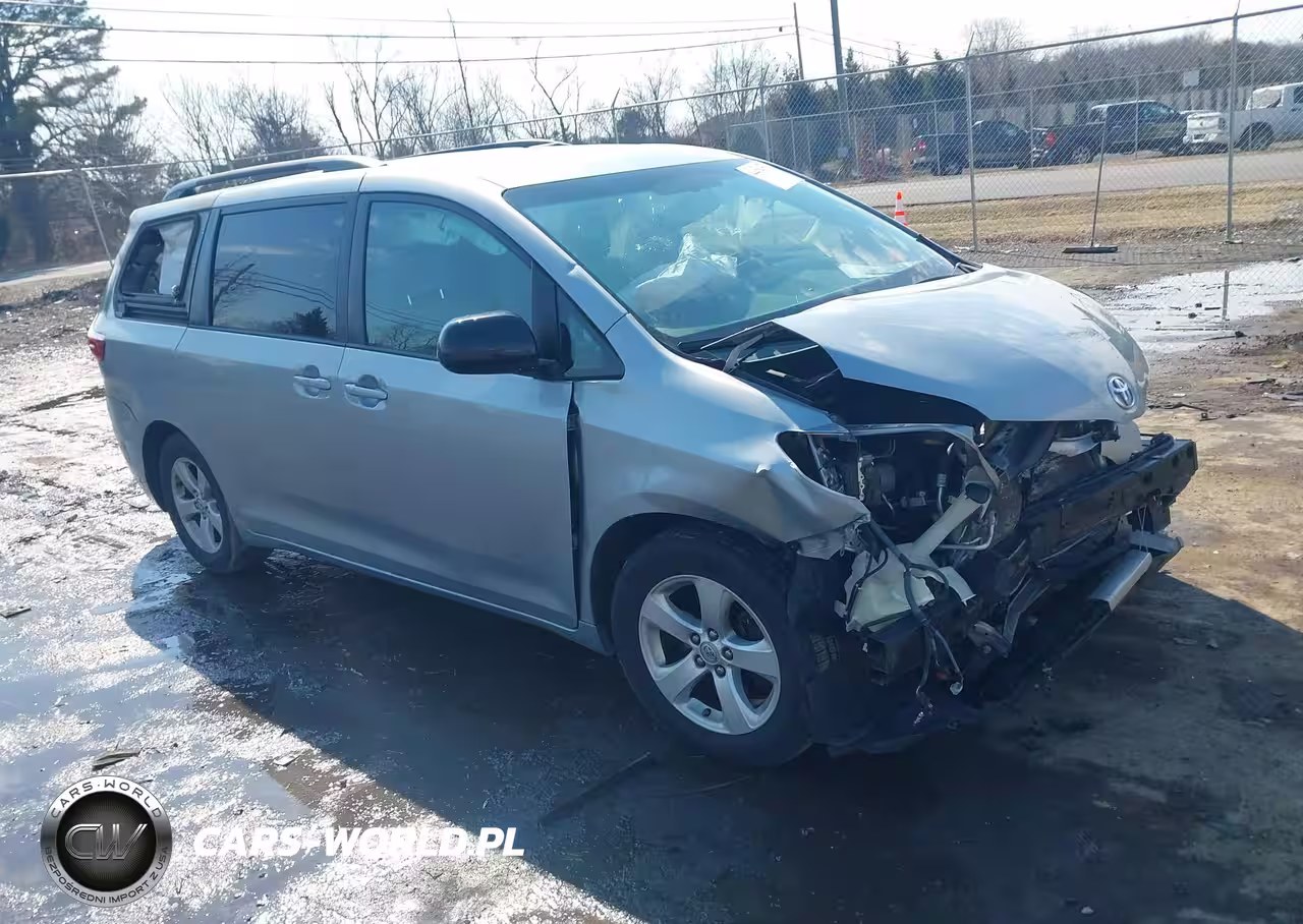 2015 Toyota Sienna Le 8 Passenger