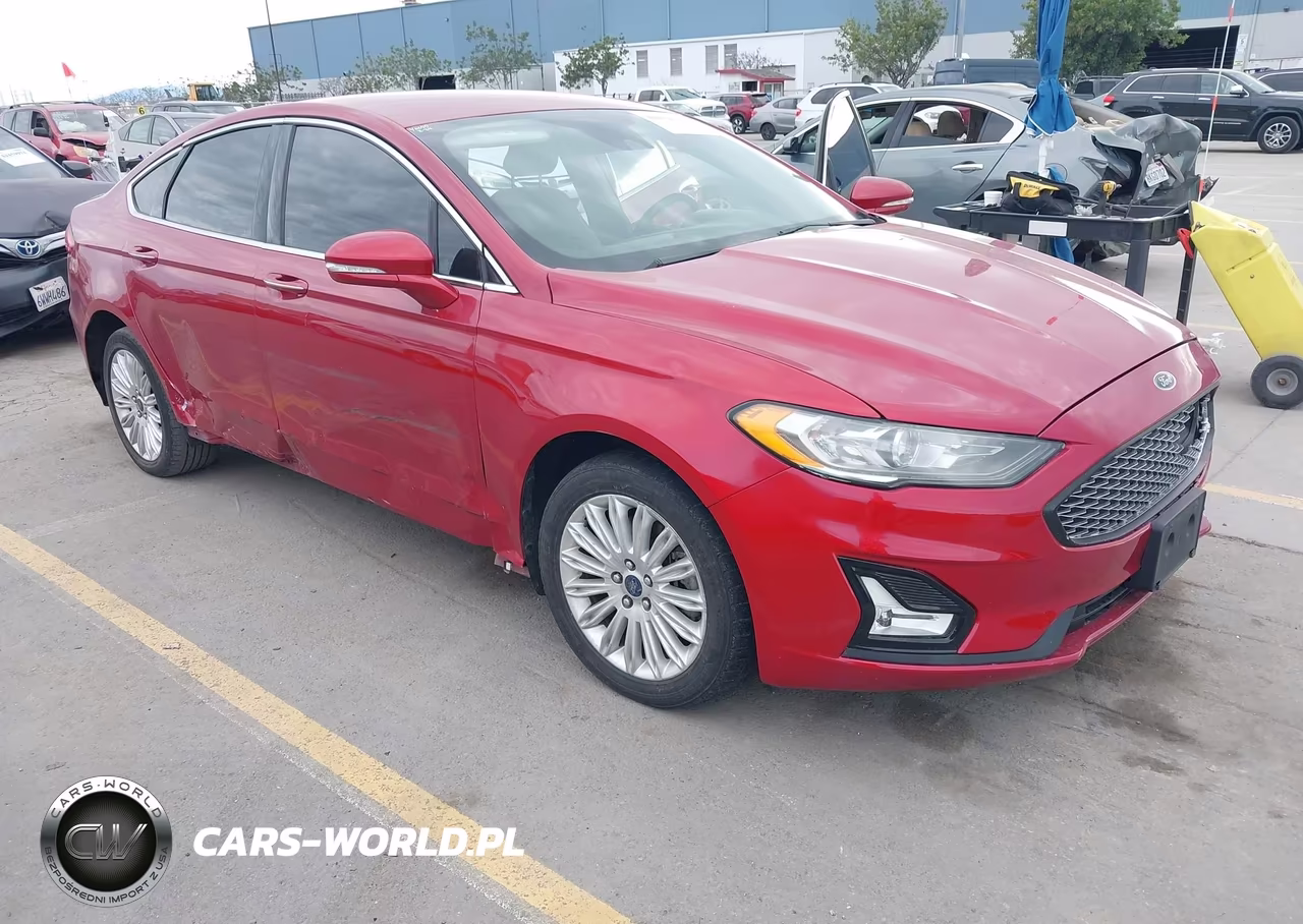 2020 Ford Fusion Plug-In Hybrid Titanium – zdjęcie 1 z 16