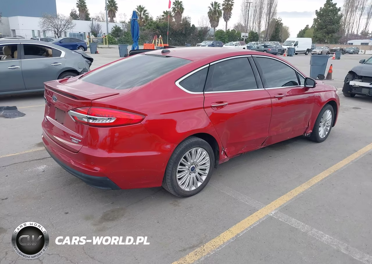 2020 Ford Fusion Plug-In Hybrid Titanium VIN:3FA6P0SU4LR114177 - 4