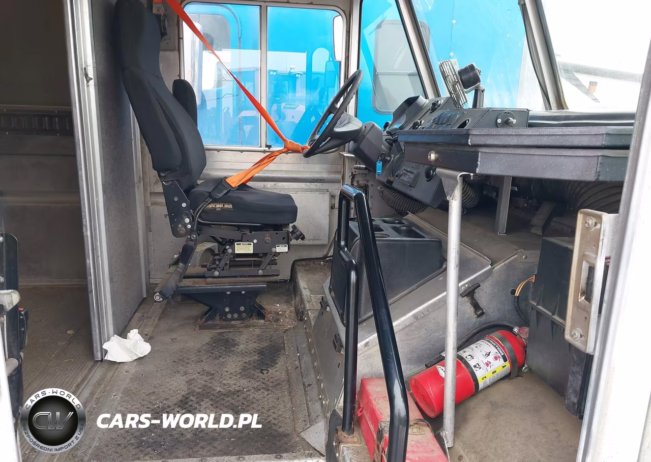 2010 Freightliner Chassis M Line Walk-In Van VIN:4UZAAPDU8ACAS1720 - 6