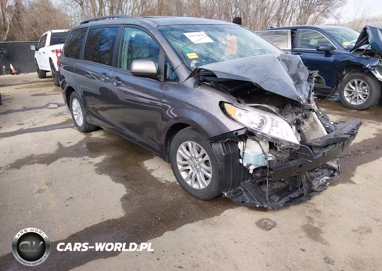 2012 Toyota Sienna Xle V6 8 Passenger