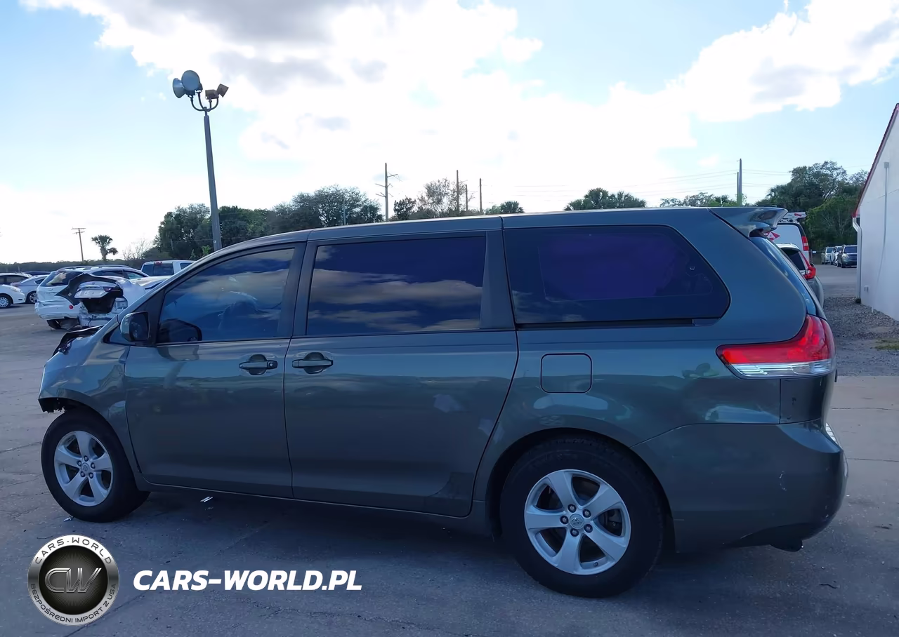 2011 Toyota Sienna Base V6 VIN:5TDZK3DC3BS148330 - 15