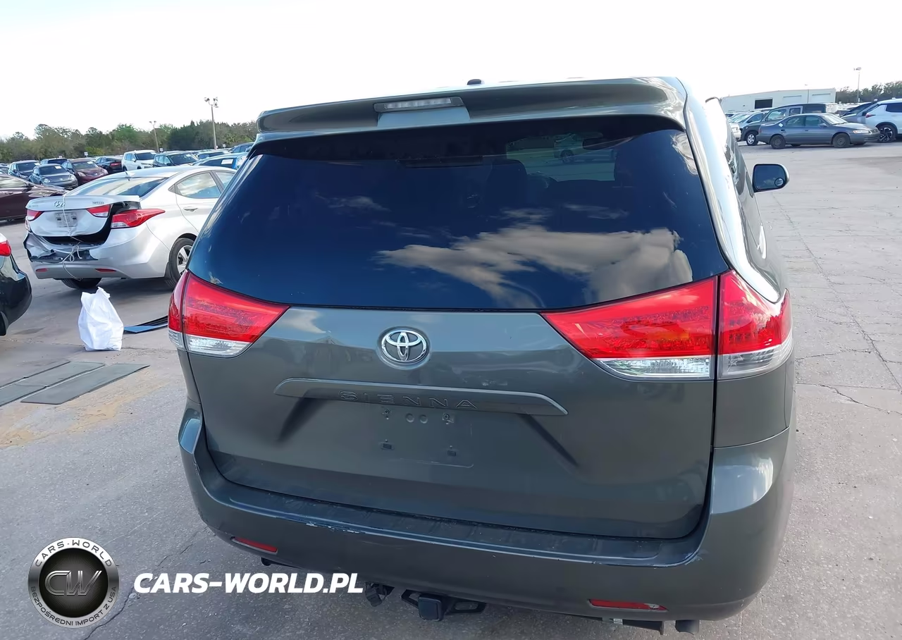 2011 Toyota Sienna Base V6 VIN:5TDZK3DC3BS148330 - 17