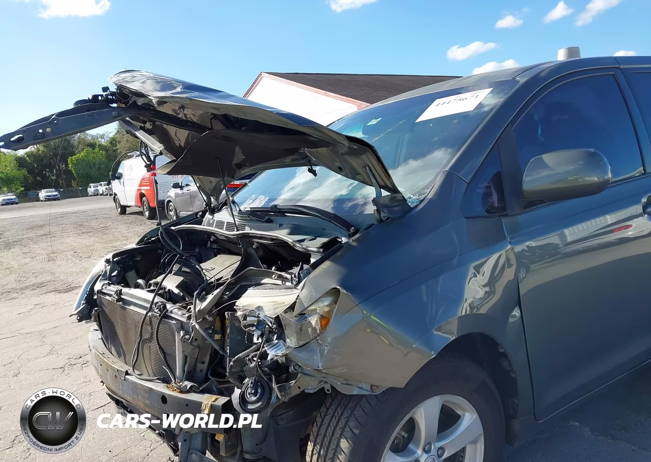 2011 Toyota Sienna Base V6 VIN:5TDZK3DC3BS148330 - 6