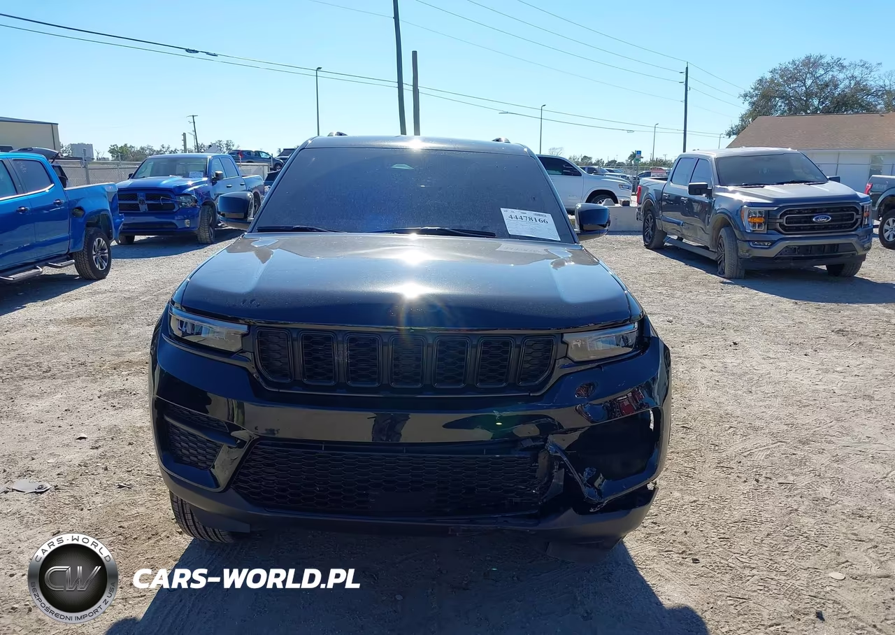 2025 Jeep Grand Cherokee Altitude 4X2 VIN:1C4RJGAG9SC338748 - 13