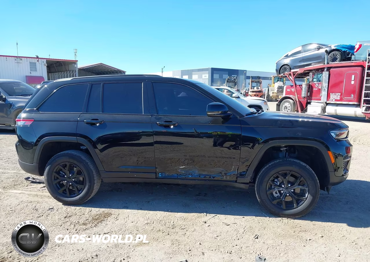 2025 Jeep Grand Cherokee Altitude 4X2 VIN:1C4RJGAG9SC338748 - 14