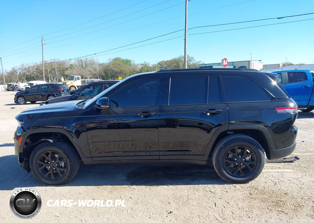 2025 Jeep Grand Cherokee Altitude 4X2 VIN:1C4RJGAG9SC338748 - 15
