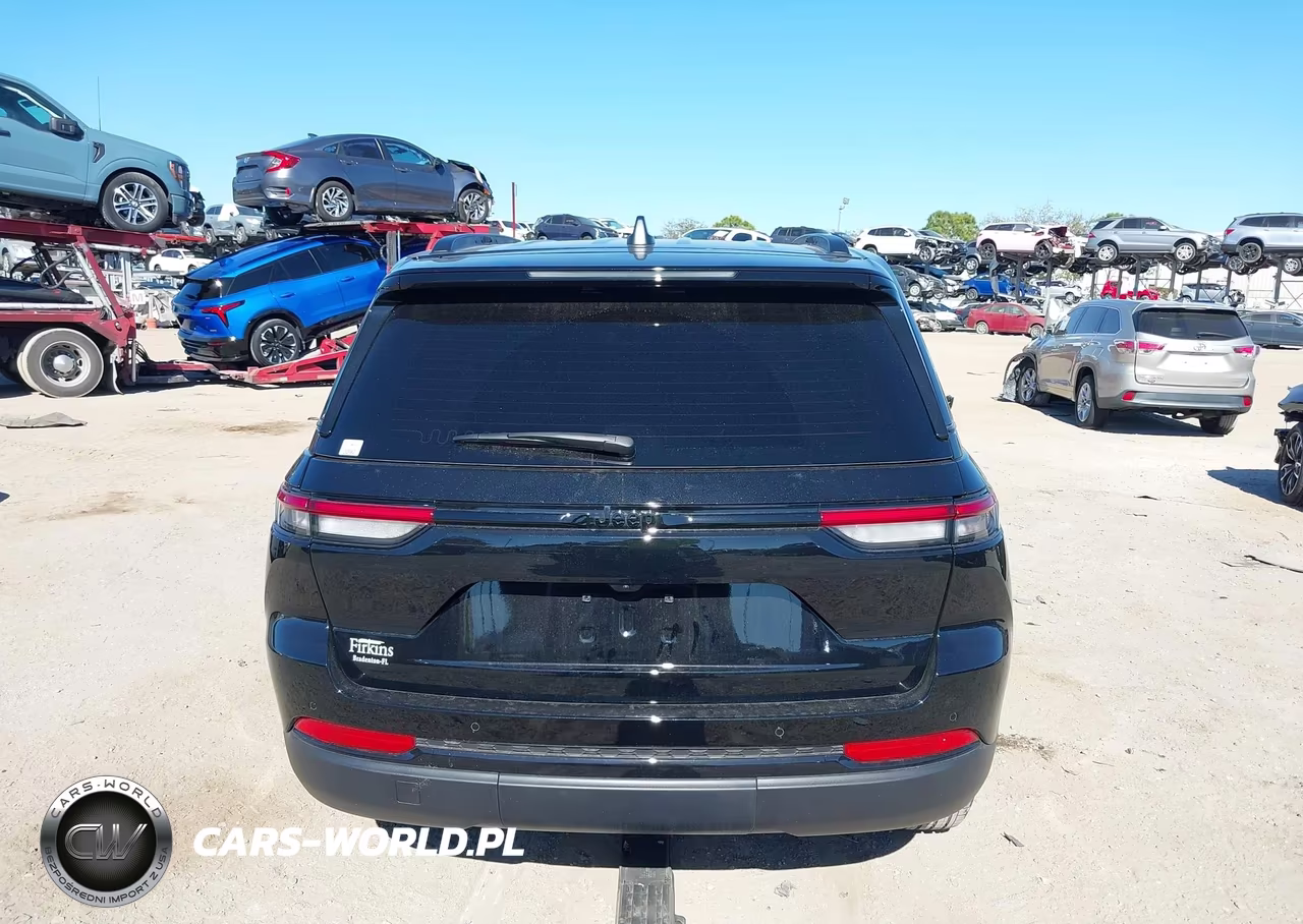 2025 Jeep Grand Cherokee Altitude 4X2 VIN:1C4RJGAG9SC338748 - 17