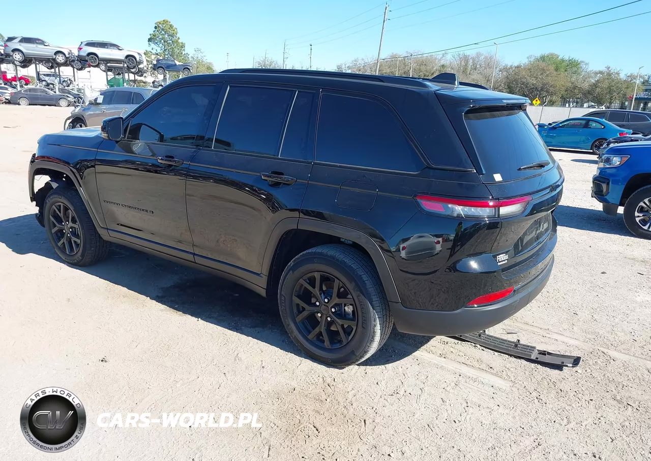 2025 Jeep Grand Cherokee Altitude 4X2 VIN:1C4RJGAG9SC338748 - 3
