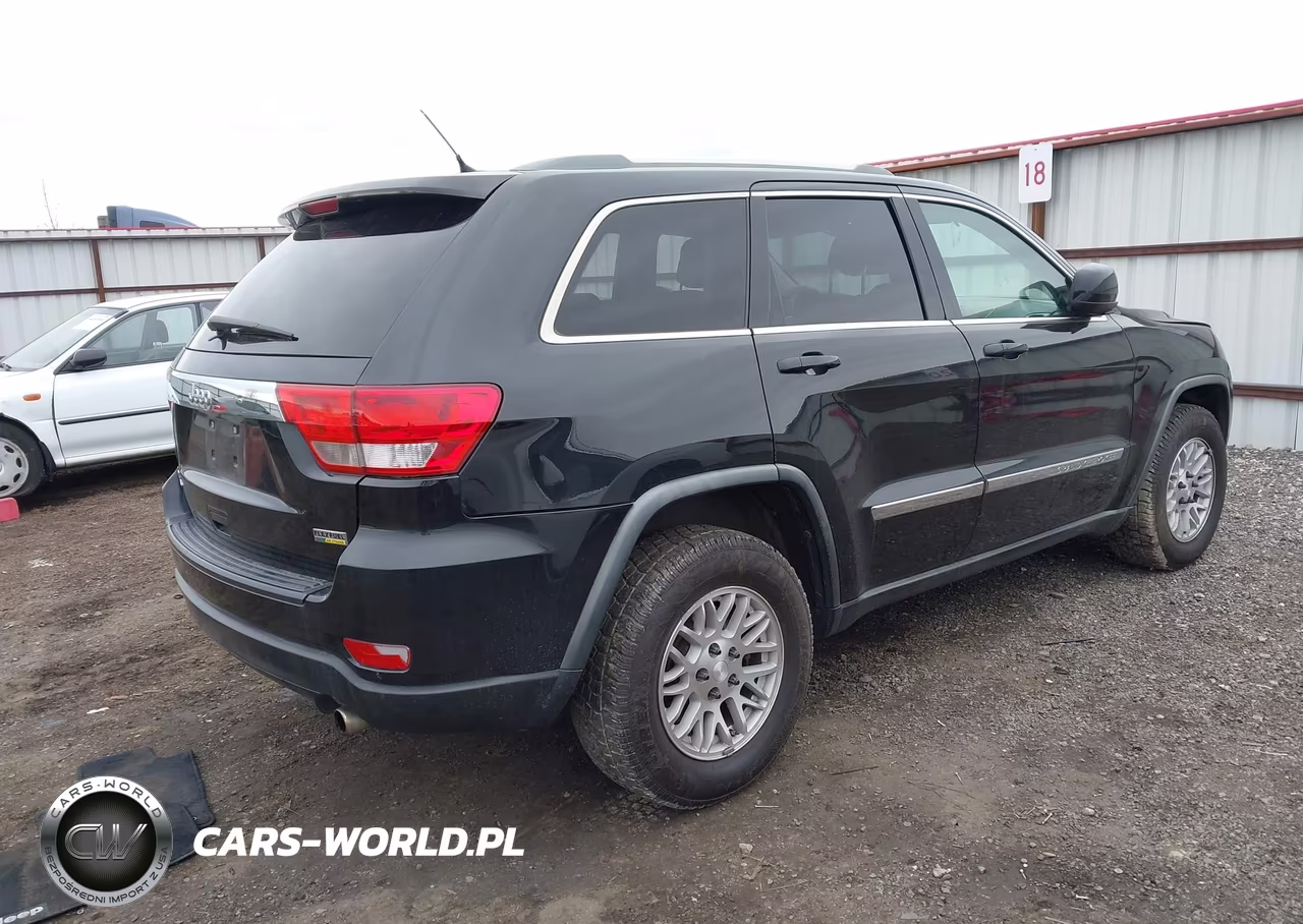 2011 Jeep Grand Cherokee Laredo VIN:1J4RR4GG4BC585748 - 4