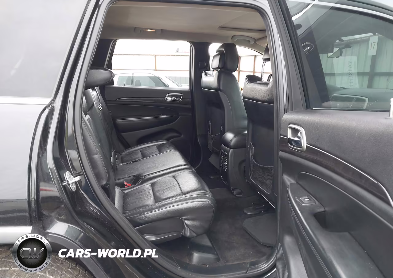 2011 Jeep Grand Cherokee Laredo VIN:1J4RR4GG4BC585748 - 8