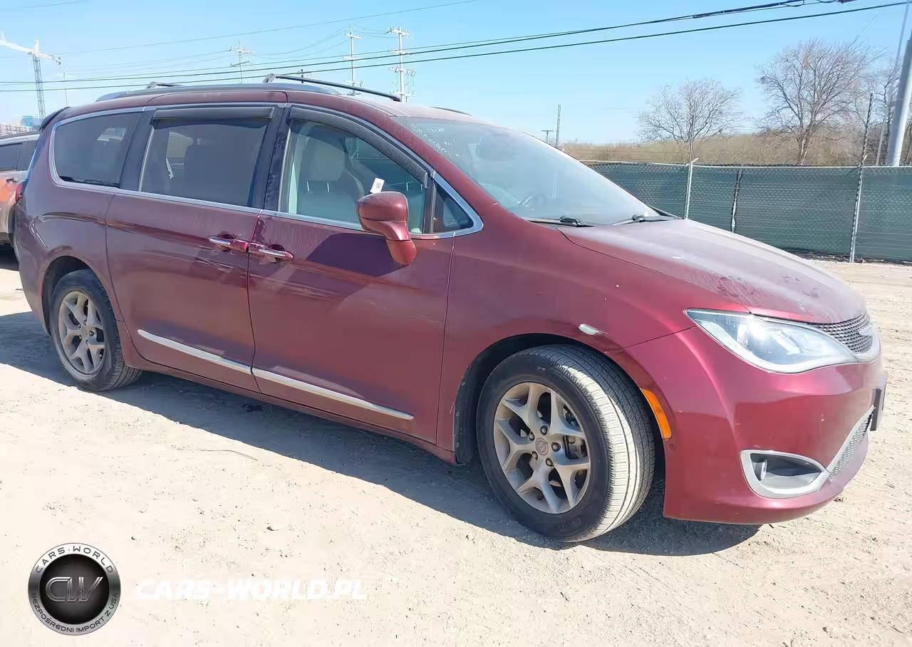 2017 Chrysler Pacifica Touring-L Plus
