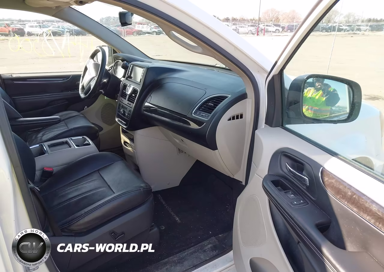 2012 Chrysler Town & Country Touring VIN:2C4RC1BG0CR240156 - 5