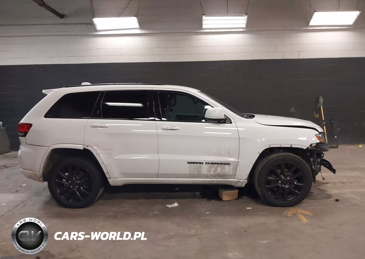 2018 Jeep Grand Cherokee Altitude 4X4 VIN:1C4RJFAG2JC211199 - 14
