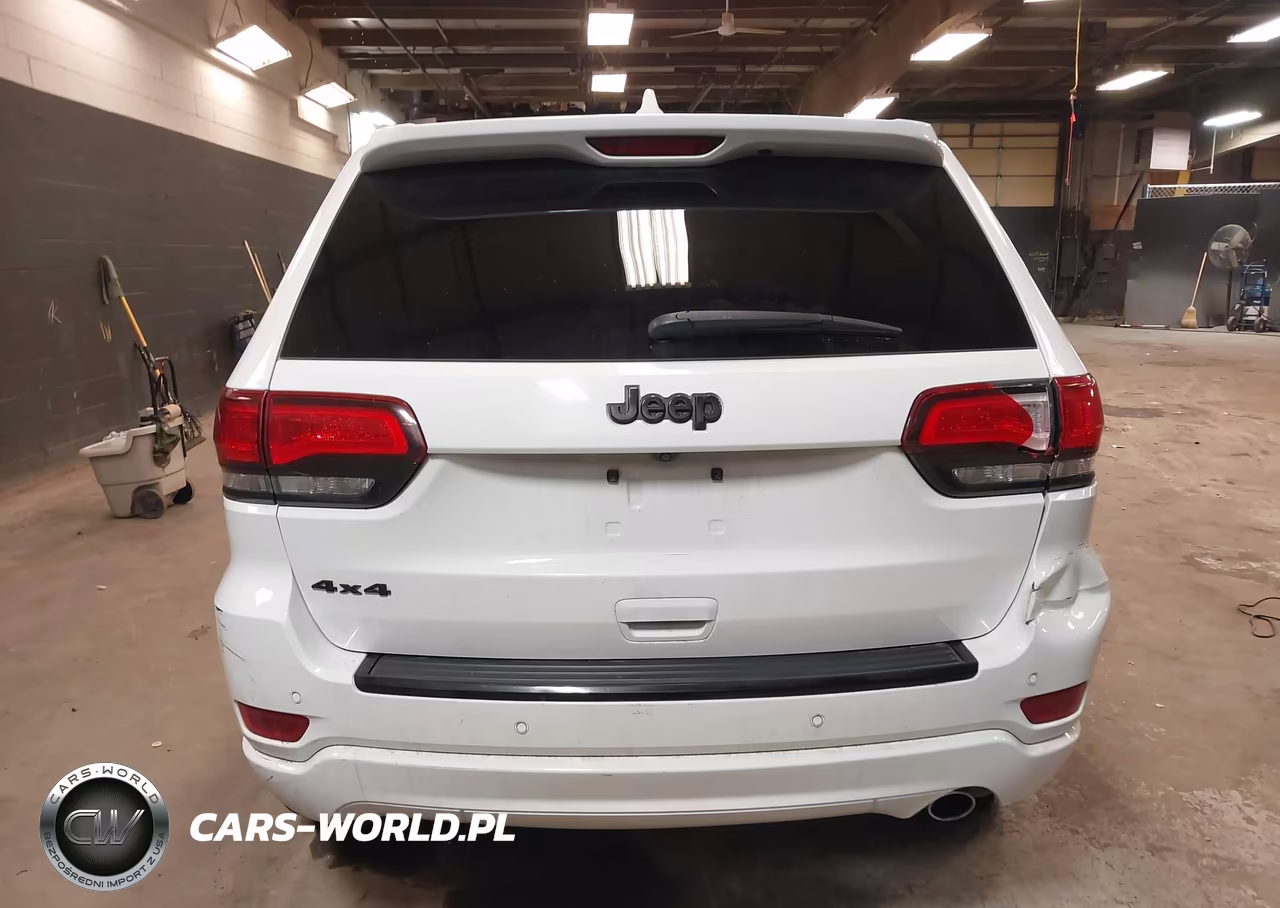 2018 Jeep Grand Cherokee Altitude 4X4 VIN:1C4RJFAG2JC211199 - 17
