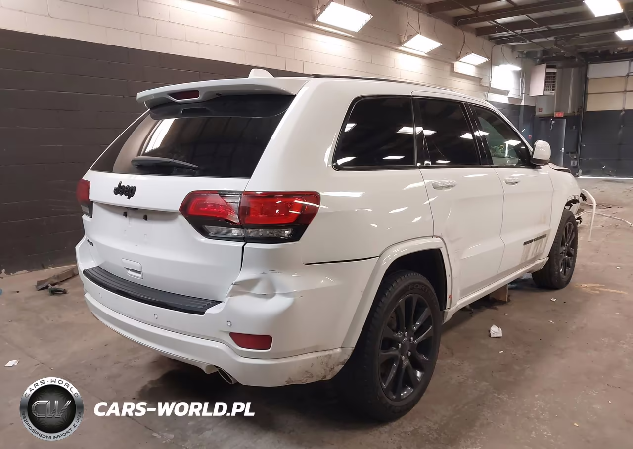 2018 Jeep Grand Cherokee Altitude 4X4 VIN:1C4RJFAG2JC211199 - 4