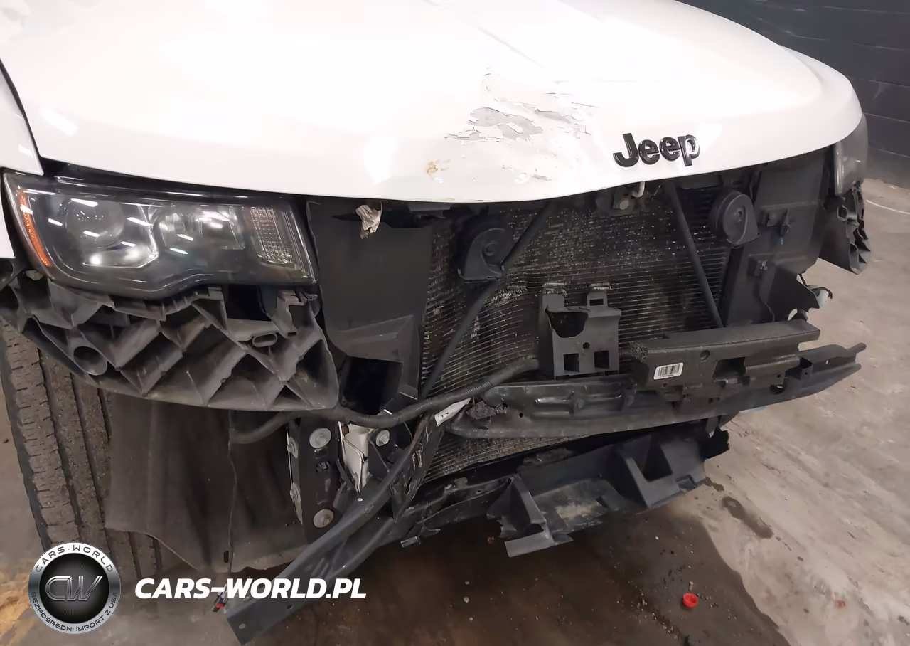 2018 Jeep Grand Cherokee Altitude 4X4 VIN:1C4RJFAG2JC211199 - 6